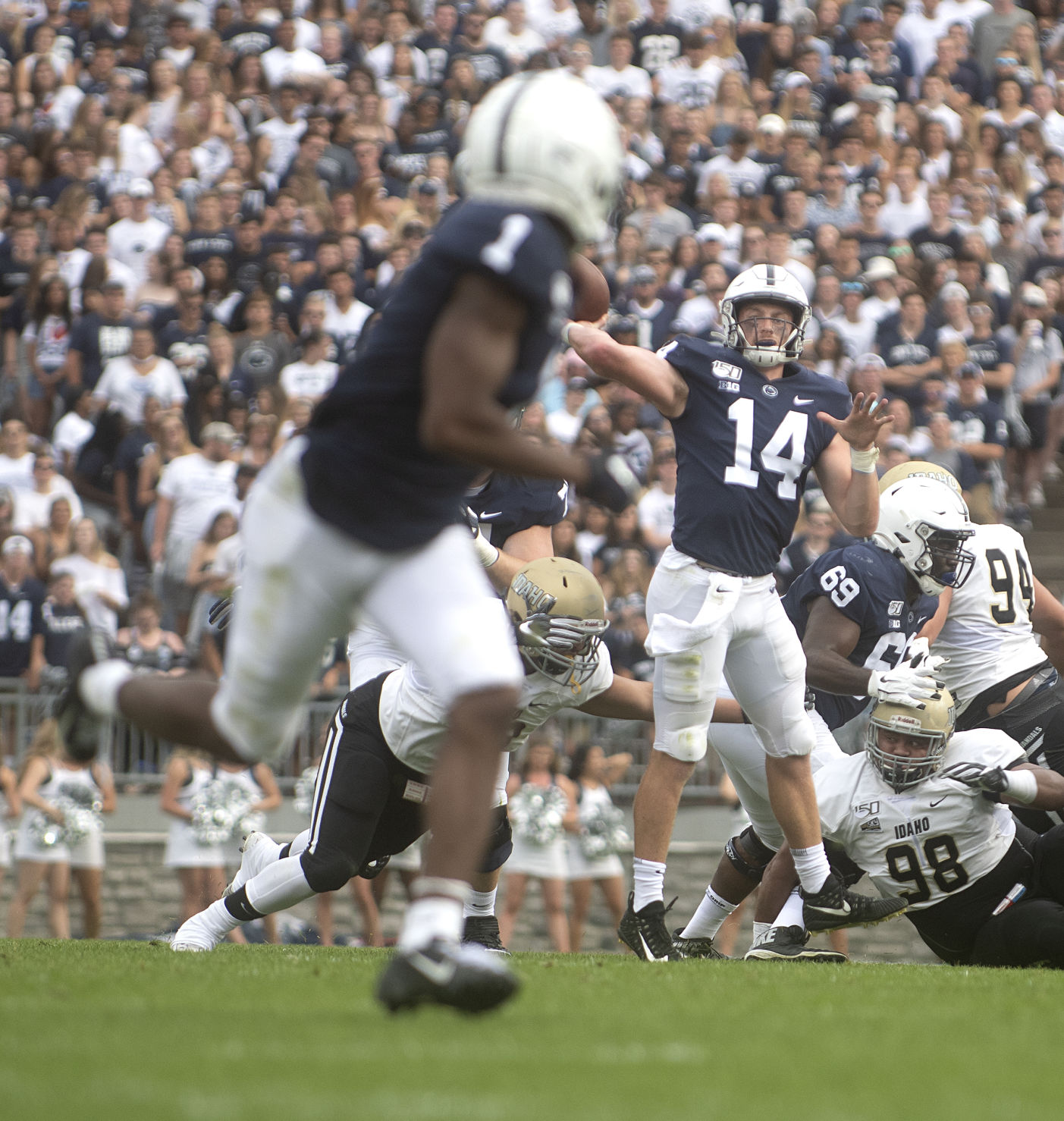 Idaho, Sean Clifford (14) throws a pass to KJ Hamler (1)